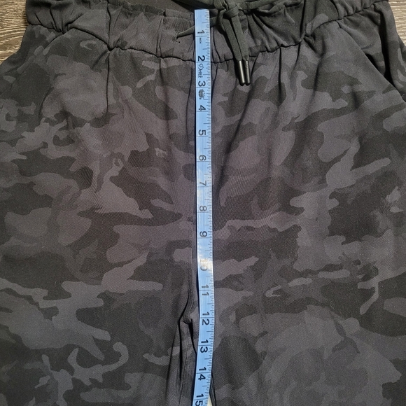 Lululemon Women's Keep Moving Heritage 365 Camo Deep Coal Pants Sz 8 - Picture 9 of 11